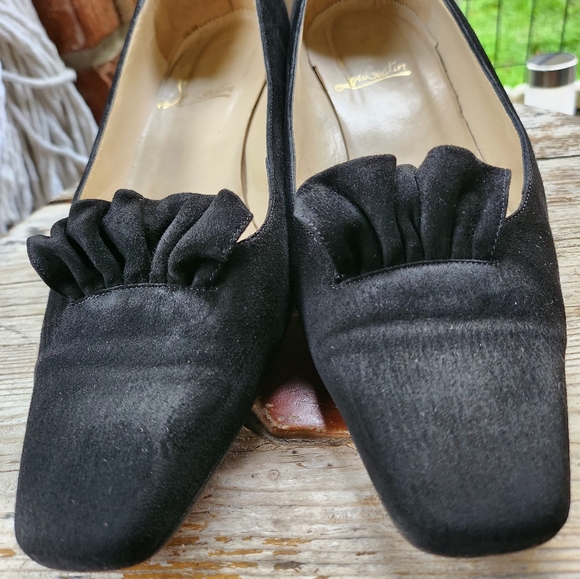 VINTAGE SUEDE PUMPS BY LOUIS VUITTON - Picture 3 of 9